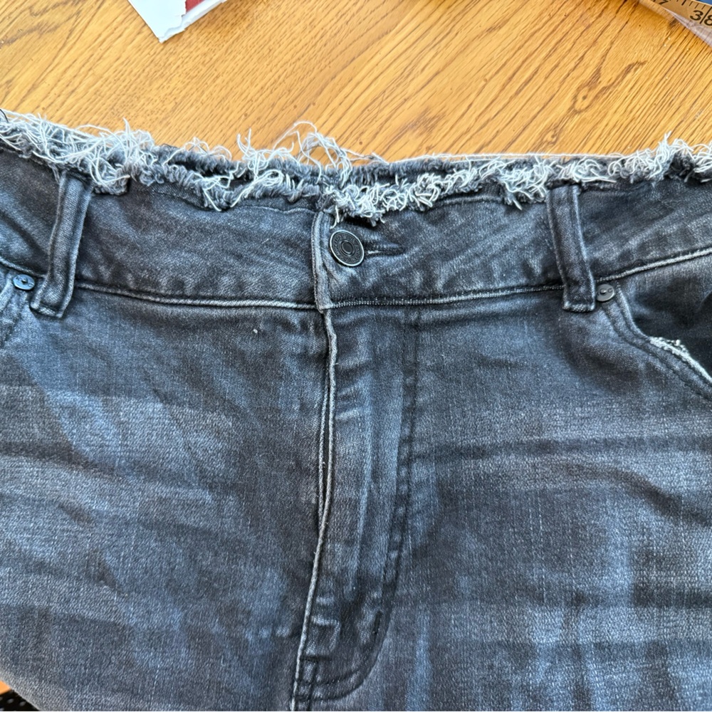 Kancan women’s black jean frayed waist and cuff size 20